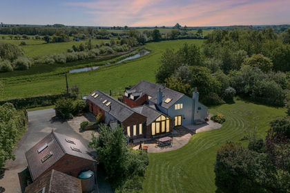 7.5 acres of House with Land for sale in Whittington