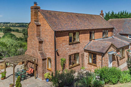 1.5 acres of Cottage for sale in Abberley