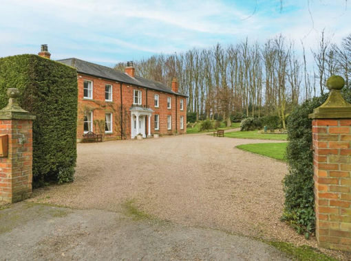 6 acres of Country Estate for sale in Thornton Curtis