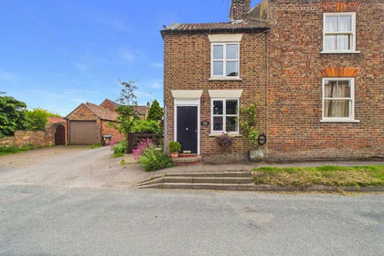 Cottage for sale in North Dalton