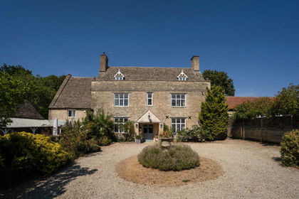 3 acres of Country Home for sale in Brize Norton