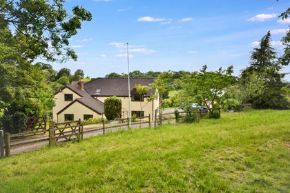 1.9 acres of House with Land for sale in Hartpury