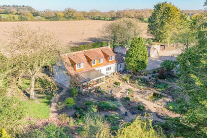 4 acres of Cottage for sale in Briston