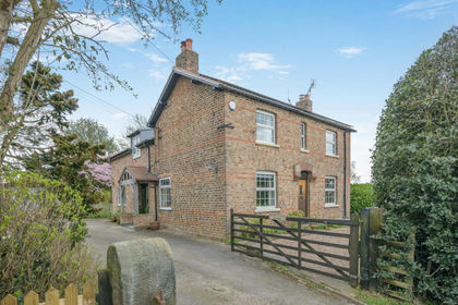 2 acres of Cottage for sale in Long Marston