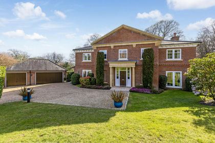 1.4 acres of House with Land for sale in Easebourne