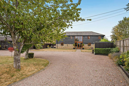 Barn Conversion for sale in Evesbatch