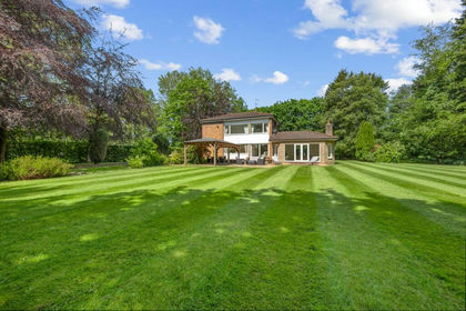 1.2 acres of House with Land for sale in Widnes and Halewood