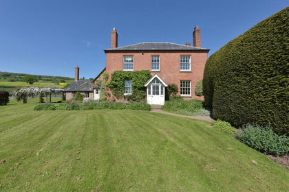 9.7 acres of Farmhouse for sale in Woolhope