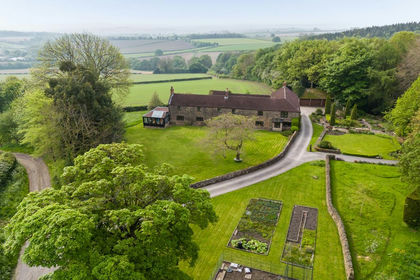 1.8 acres of Farmhouse for sale in Eckington