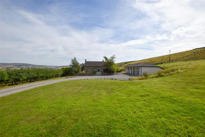 1.5 acres of House with Land for sale in Mickleton