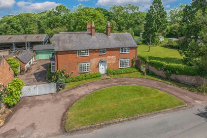 1.2 acres of Farmhouse for sale in Dickens Heath