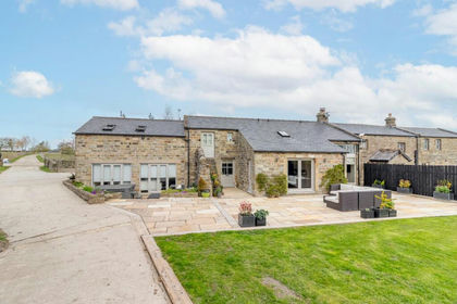 6 acres of Barn Conversion for sale in Felliscliffe