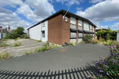 Warehouse for sale in Leeds South