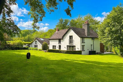 1 acre of Farmhouse for sale in Poynton with Worth