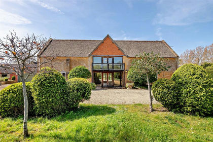 2 acres of Barn Conversion for sale in Toddington