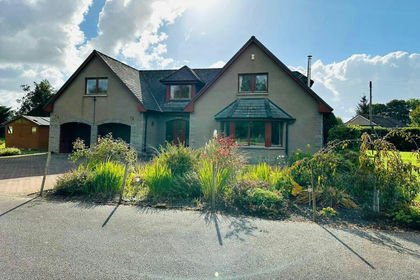 1 acre of House with Land for sale in West Aberdeenshire and Kincardine