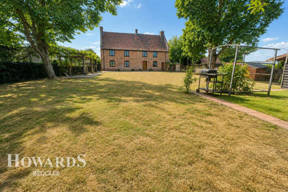 1.8 acres of Farmhouse for sale in Thurlton