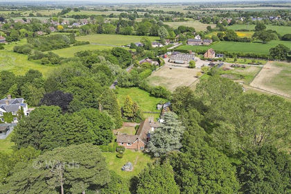 1.7 acres of House with Land for sale in Appledore