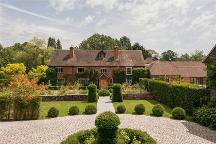 15.4 acres of House with Land for sale in Cranleigh