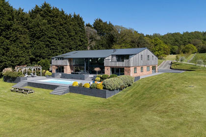 19.5 acres of House with Land for sale in Ashton Hayes and Horton-cum-Peel