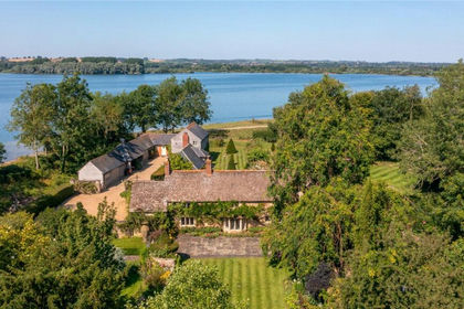 7 acres of Country Home for sale in Hambleton
