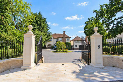 1 acre of House with Land for sale in Southgate and Wood Green
