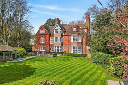 1.1 acres of House with Land for sale in Lancaster and Wyre