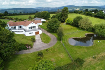 6.5 acres of House with Land for sale in Graig