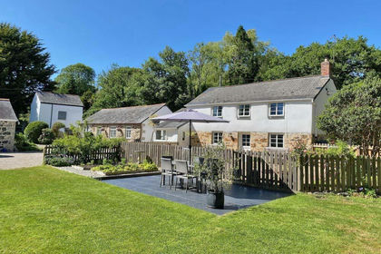 Land for sale in Mawgan-in-Meneage