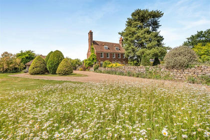 1.4 acres of House with Land for sale in Chart Sutton