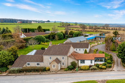 5 acres of Country Home for sale in Mordon