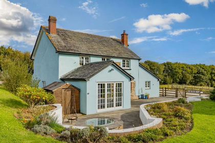 1.7 acres of Farmhouse for sale in Pyworthy