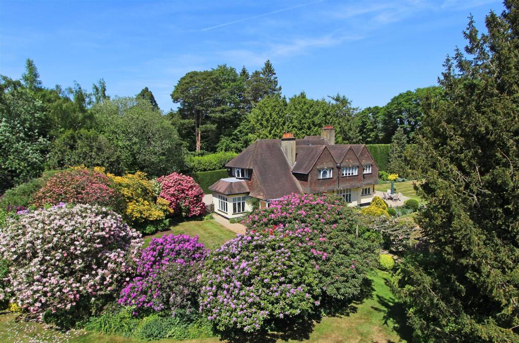 1.5 Acre House with Land for Sale in Reigate, Surrey | LandSale