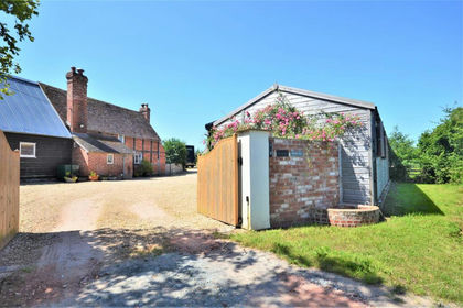 7 acres of Equestrian property for sale in Ashperton