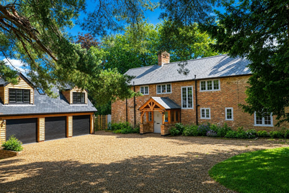 4 acres of Farmhouse for sale in Wellow