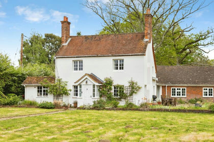 2 acres of Cottage for sale in Baughurst
