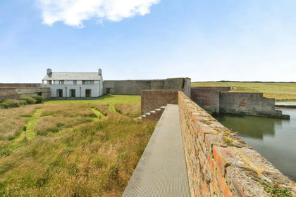 4.4 acres of House with Land for sale in Cylch-y-Garn