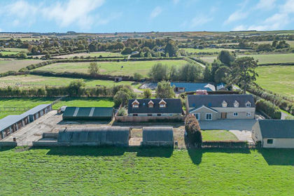 4 acres of House with Land for sale in Milton-under-Wychwood