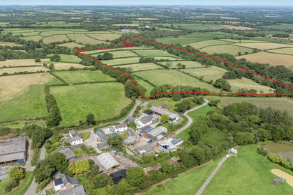 61.9 acres of Farmhouse for sale in Beaworthy