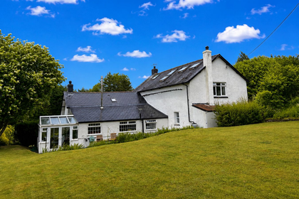 1 acre of Farmhouse for sale in Llanfihangel Ystrad