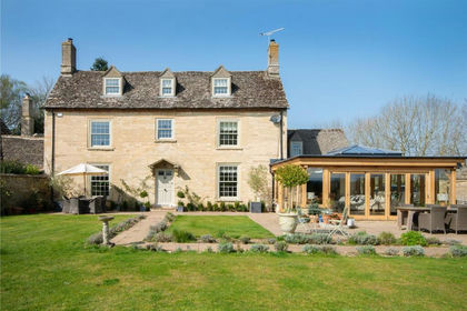 9 acres of Farmhouse for sale in Alvescot