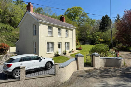 1 acre of House with Land for sale in Llandysiliogogo