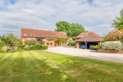 7.5 acres of Barn Conversion for sale in Long Itchington
