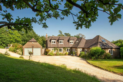 4.7 acres of House with Land for sale in Heathfield and Waldron