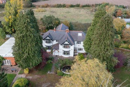 1.7 acres of House with Land for sale in Catshill and North Marlbrook