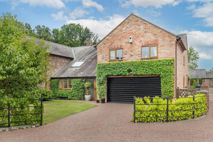 Barn Conversion for sale in Willington Worthenbury