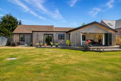 1 acre of House with Land for sale in Emneth
