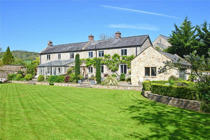 1.5 acres of Farmhouse for sale in Dalwood