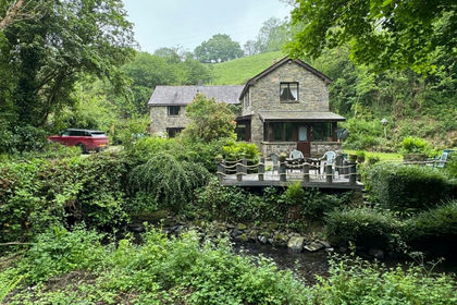 2.5 acres of Land for sale in Llandysiliogogo