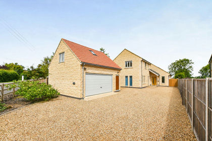 1 acre of House with Land for sale in Thurlby